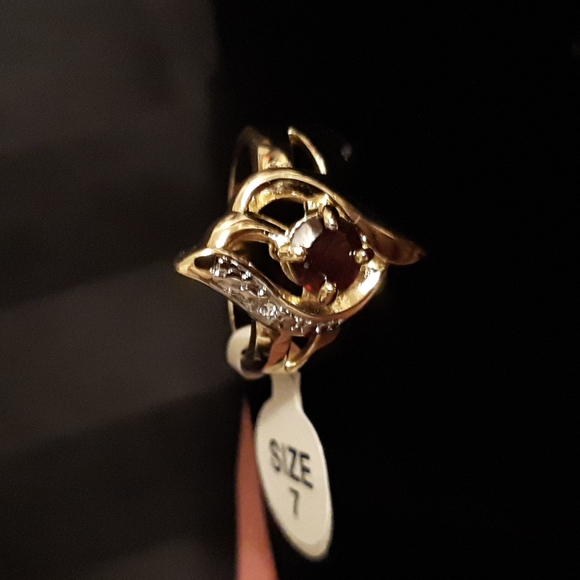NIB Red Garnet Gold plated ring size 7 round cut gem silver accents - Picture 1 of 4
